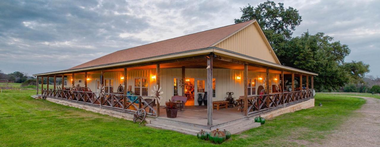 Round Top Hotel Exterior photo